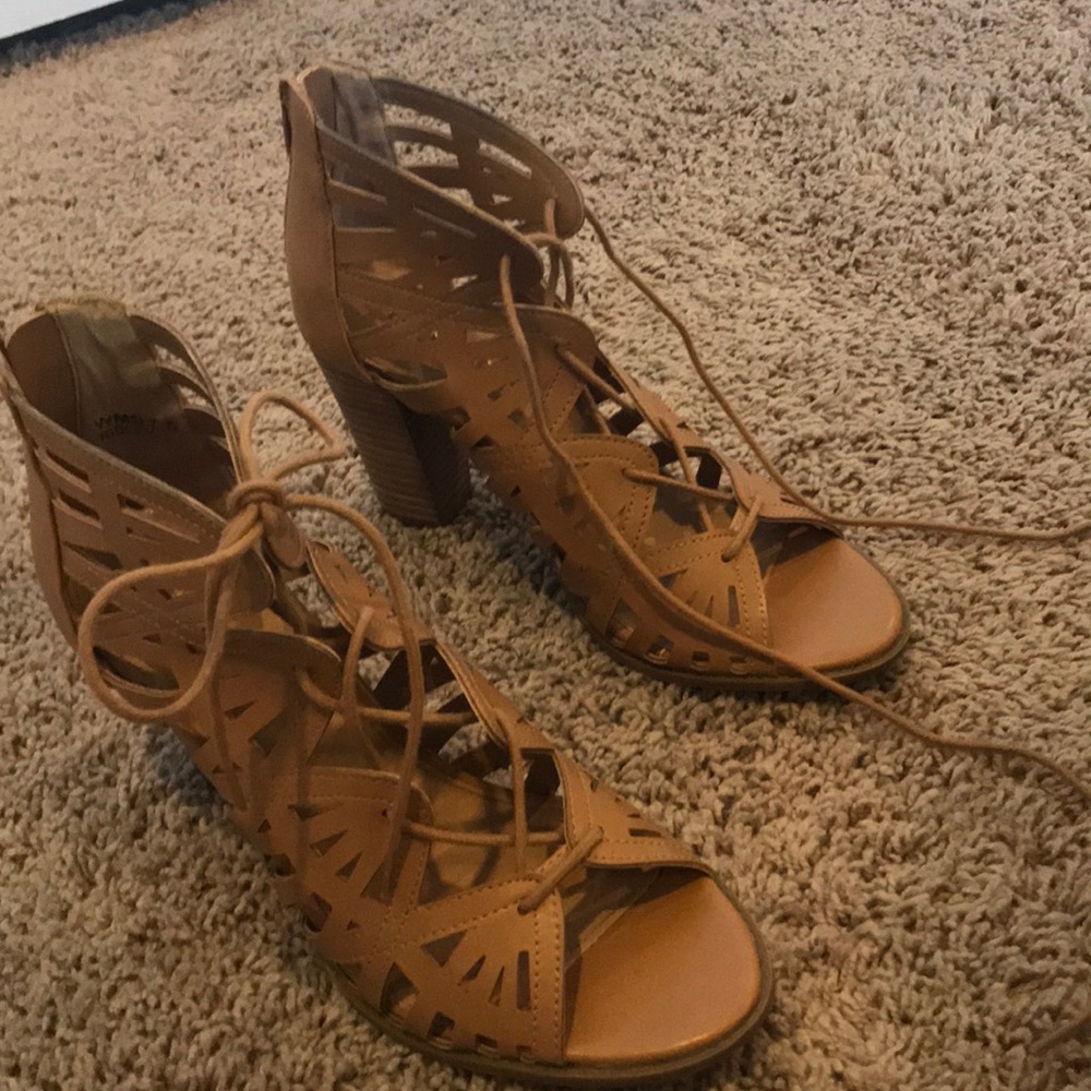Report Tie up heels